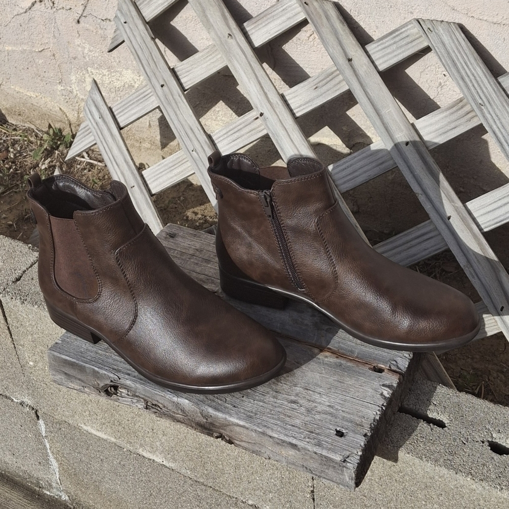Yuu Brina Chelsea Brown Leather Zipper Booties Boots   Women Size 9.5 - Picture 4 of 16